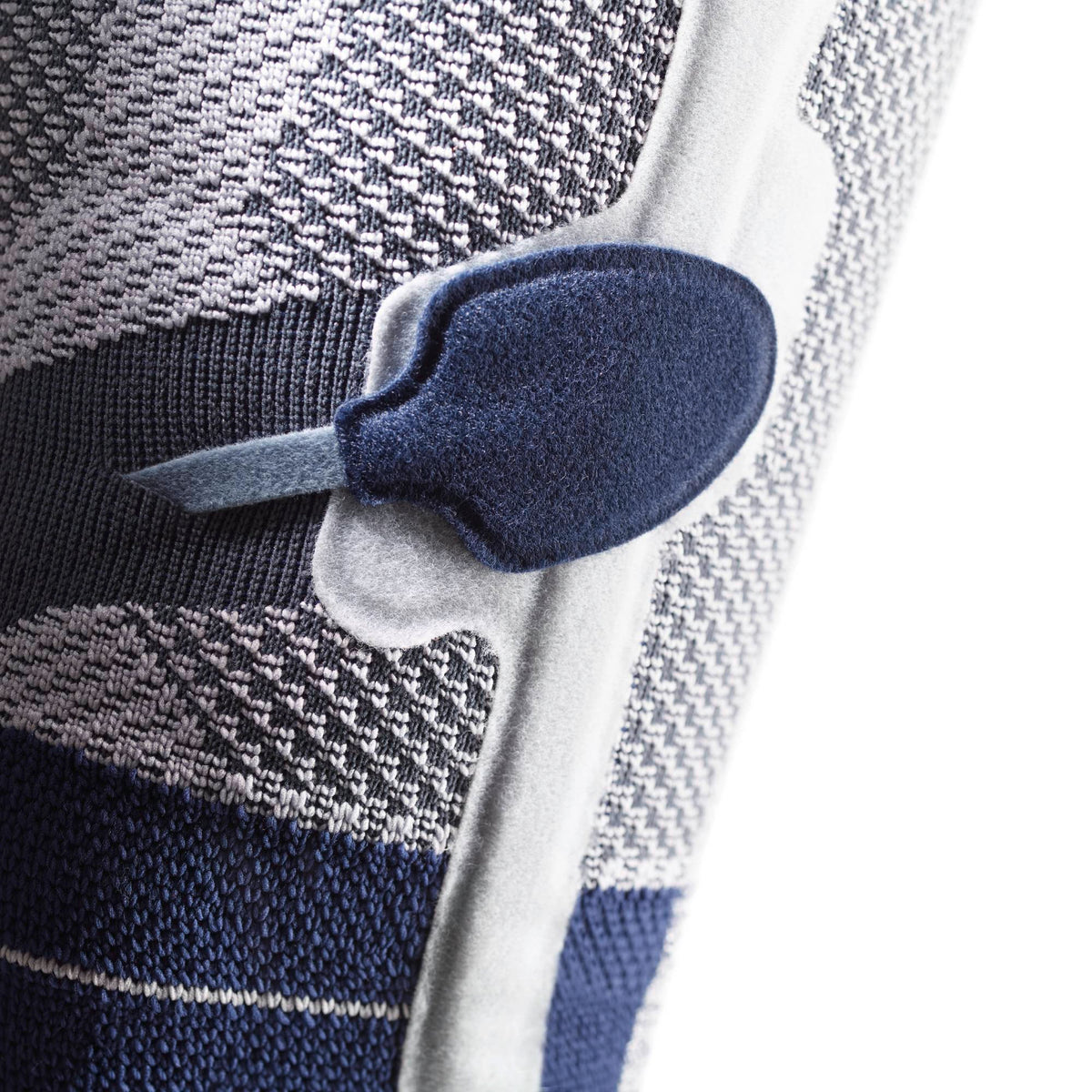 GenuTrain P3 detail on the knee